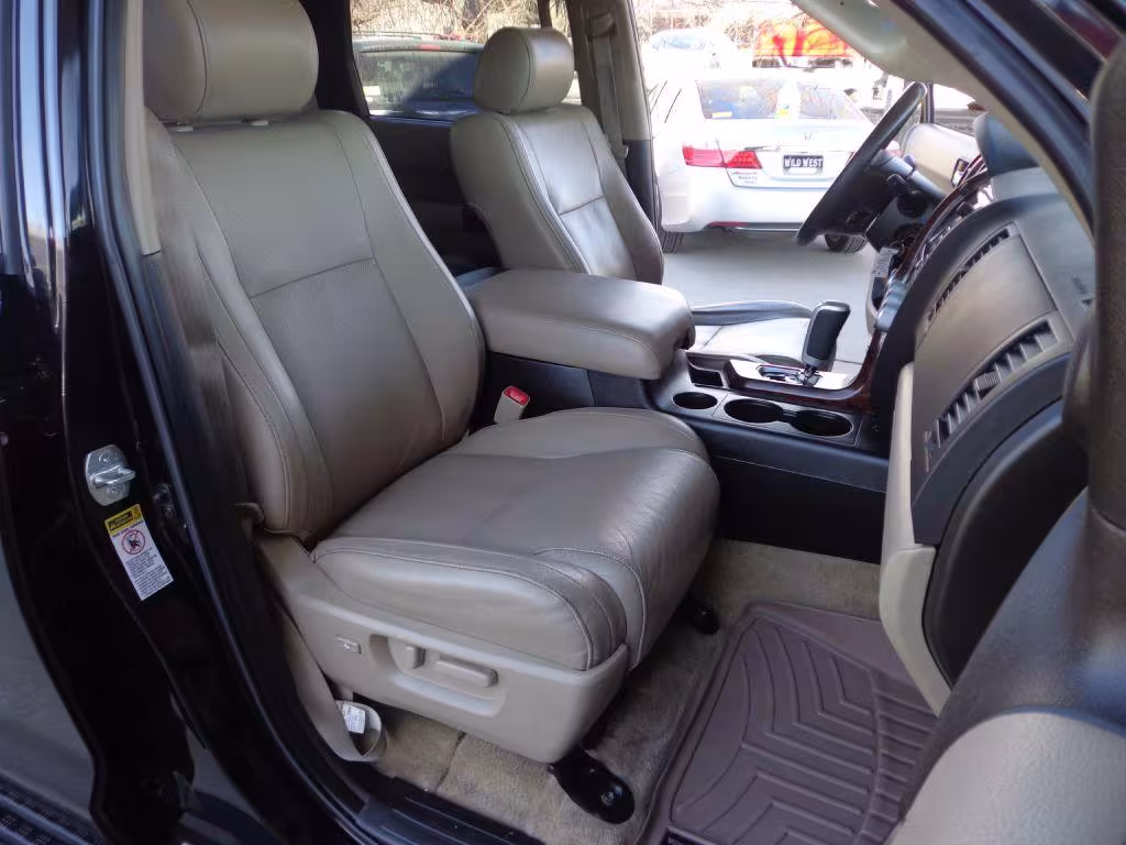 2008 Toyota Sequoia - 5TDBY67A68S004579 - Image #16