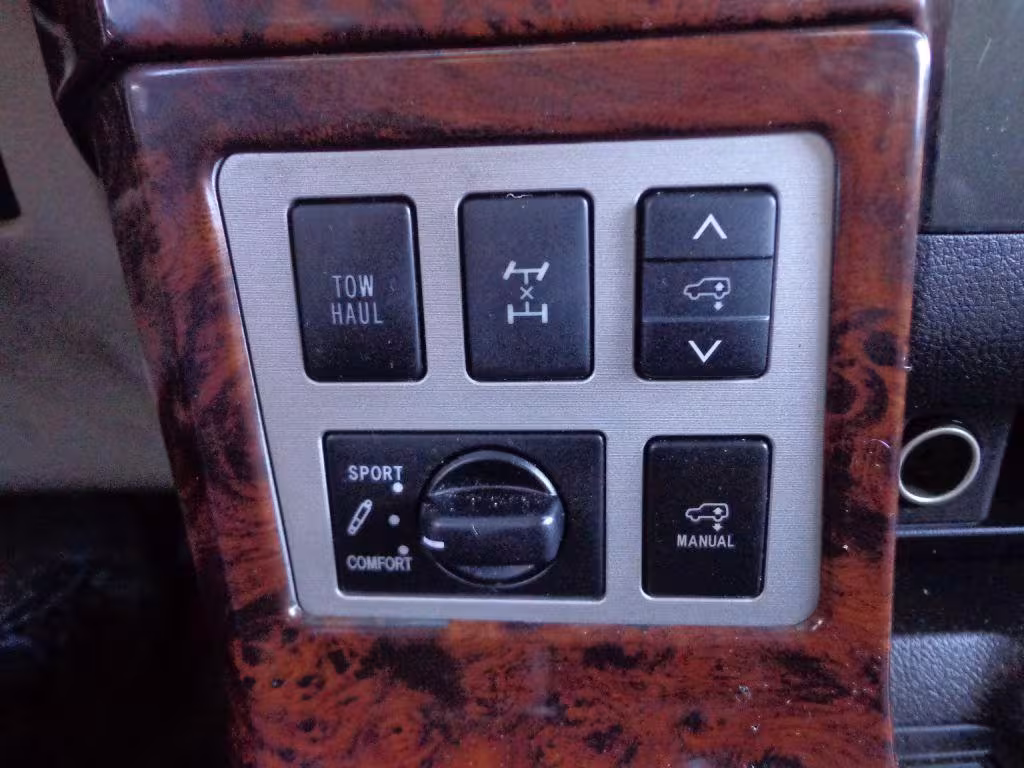 2008 Toyota Sequoia - 5TDBY67A68S004579 - Image #25