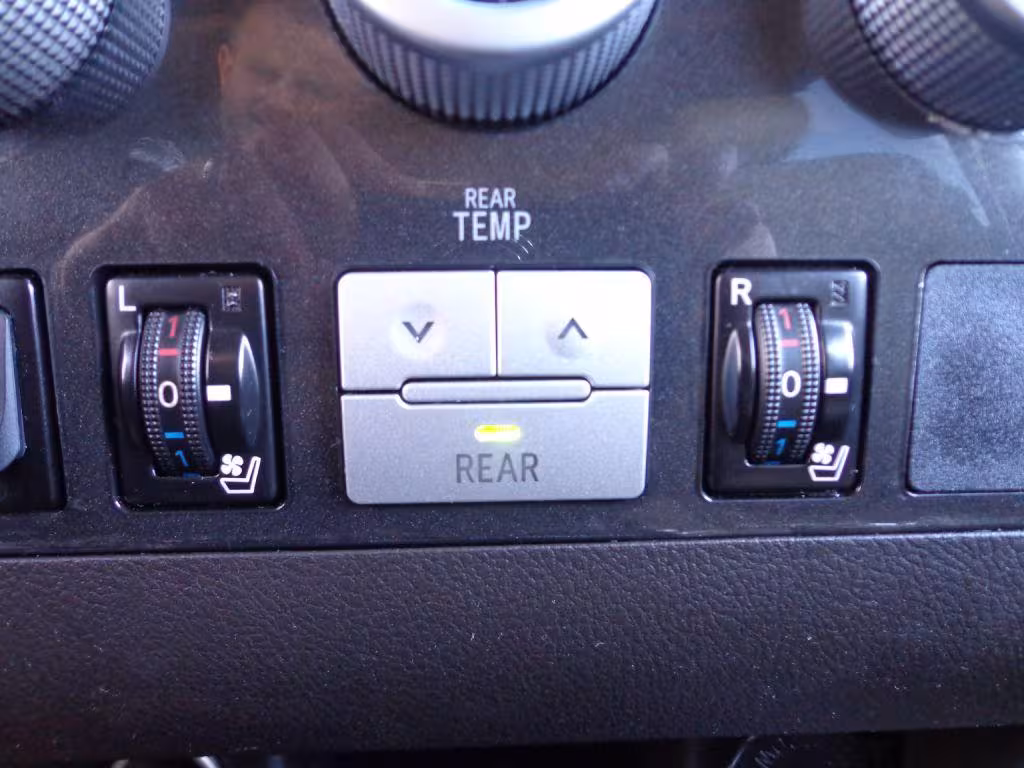 2008 Toyota Sequoia - 5TDBY67A68S004579 - Image #26
