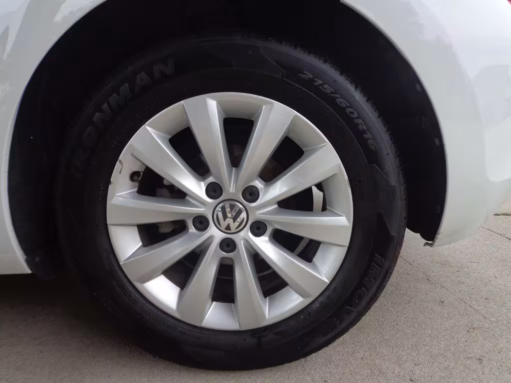2016 Volkswagen Beetle - 3VWF17AT5GM608948 - Image #11