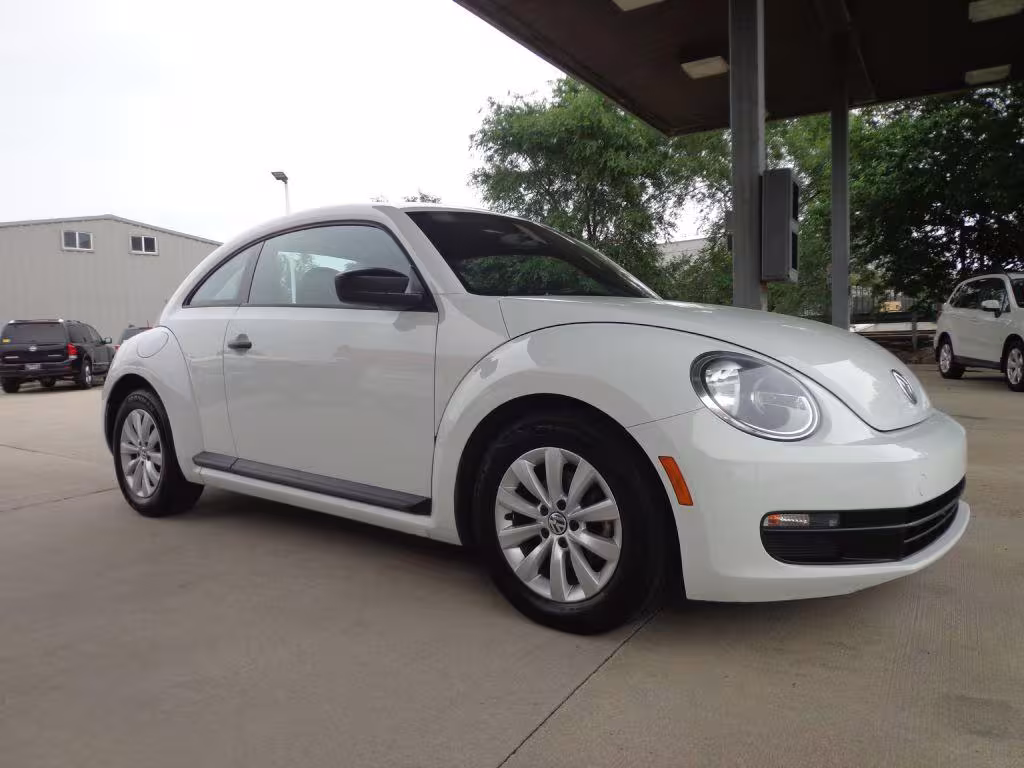 2016 Volkswagen Beetle - 3VWF17AT5GM608948 - Image #3