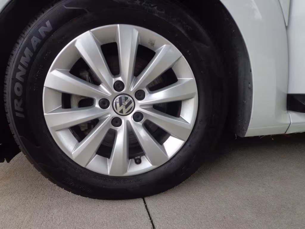 2016 Volkswagen Beetle - 3VWF17AT5GM608948 - Image #8