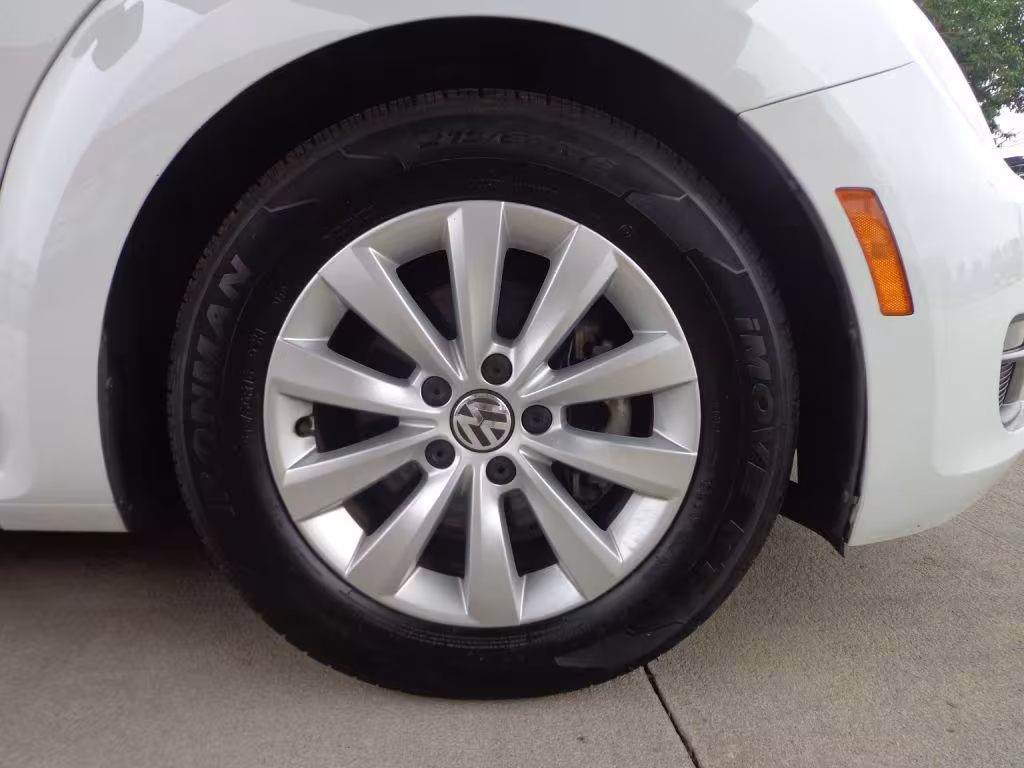 2016 Volkswagen Beetle - 3VWF17AT5GM608948 - Image #9
